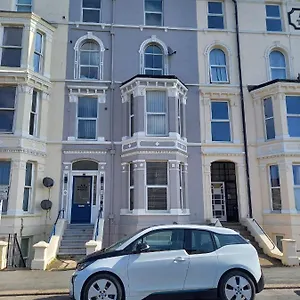https://2-beach-house.yorkshirehotels.net